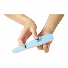 Mano sosteniendo accesorio Gelish 400/4000 Shiner