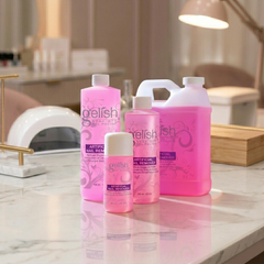 Envases de Gelish Artificial Nail Remover en varios tamaños sobre el mostrador