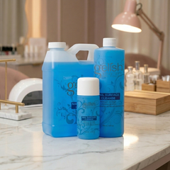 Envases de Gelish Nail Surface Cleanse en varios tamaños sobre el mostrador