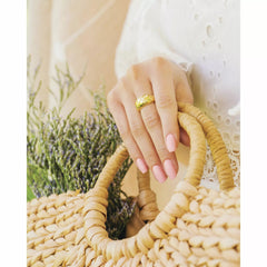 Manicura con esmalte tradicional Morgan Taylor All About The Pout, color Rosas acabado Cream