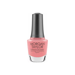 Frasco de esmalte tradicional Morgan Taylor Simple Sheer, color Nudes acabado Cream, 15 ml, sobre fondo blanco