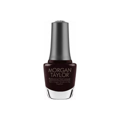 Frasco de esmalte tradicional Morgan Taylor Bella's Vampire, color Negros acabado Cream, 15 ml, sobre fondo blanco