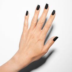 Manicura con esmalte tradicional Morgan Taylor Black Shadow, color Negros acabado Cream