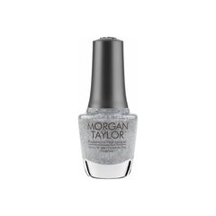 Frasco de esmalte tradicional Morgan Taylor Water Field, color Blancos acabado Glitter, 15 ml, sobre fondo blanco