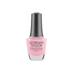 Frasco de esmalte tradicional Morgan Taylor Taffeta, color Rosas acabado Cream, 15 ml, sobre fondo blanco