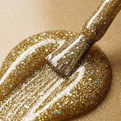 Primer plano del pincel con esmalte tradicional Morgan Taylor Grand Jewels, color Blancos acabado Glitter, textura del color