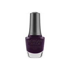 Frasco de esmalte tradicional Morgan Taylor Diva, color Morados acabado Cream, 15 ml, sobre fondo blanco