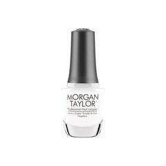 Frasco de esmalte tradicional Morgan Taylor Arctic Freeze, color Blancos acabado Cream, 15 ml, sobre fondo blanco
