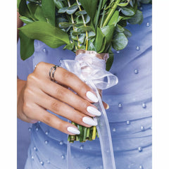 Manicura con esmalte tradicional Morgan Taylor Arctic Freeze, color Blancos acabado Cream