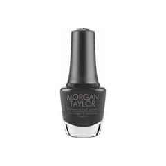 Frasco de esmalte tradicional Morgan Taylor Fashion Week Chic, color Negros acabado Cream, 15 ml, sobre fondo blanco