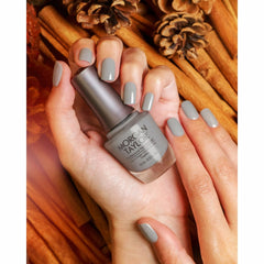 Manicura con esmalte tradicional Morgan Taylor Cashmere Kind Of Gal, color Mauves acabado Cream