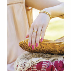 Manicura con esmalte tradicional Morgan Taylor Shake It Till You Samba, color Rojos acabado Cream