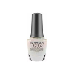 Frasco de esmalte tradicional Morgan Taylor Izzy Wizzy Let's Get Busy, color Amarillos acabado Shimmer, 15 ml, sobre fondo blanco