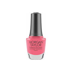 Frasco de esmalte tradicional Morgan Taylor Pacific Sunset, color Rosas acabado Cream, 15 ml, sobre fondo blanco