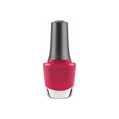 Frasco de esmalte tradicional Morgan Taylor Prettier In Pink, color Rosas acabado Cream, 15 ml, sobre fondo blanco