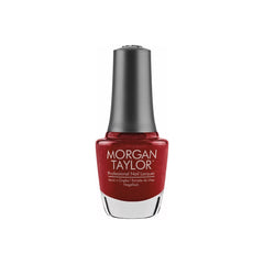 Frasco de esmalte tradicional Morgan Taylor Wonder Woman, color Rojos acabado Shimmer, 15 ml, sobre fondo blanco