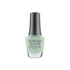 Frasco de esmalte tradicional Morgan Taylor Mint Chocolate Chip, color Verdes acabado Cream, 15 ml, sobre fondo blanco