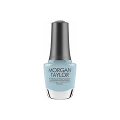 Frasco de esmalte tradicional Morgan Taylor Water Baby, color Azules acabado Cream, 15 ml, sobre fondo blanco