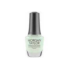 Frasco de esmalte tradicional Morgan Taylor Do You Harajuku?, color Verdes acabado Cream, 15 ml, sobre fondo blanco