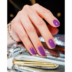 Manicura con esmalte tradicional Morgan Taylor Tokyo a Go Go, color Morados acabado Cream
