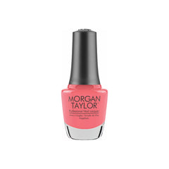 Frasco de esmalte tradicional Morgan Taylor Manga-Round With Me, color Mauves acabado Cream, 15 ml, sobre fondo blanco