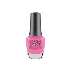 Frasco de esmalte tradicional Morgan Taylor B-Girl Style, color Rosas acabado Cream, 15 ml, sobre fondo blanco