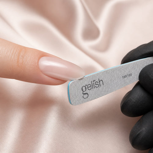 Lima Gelish 180/180 Grit File en uso durante la aplicación