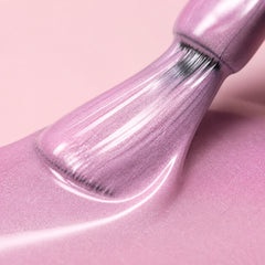 Detalle de esmalte en gel Gelish Cat Eye Pure Velvet Irresistible Force, color Rosas acabado Cat-eye