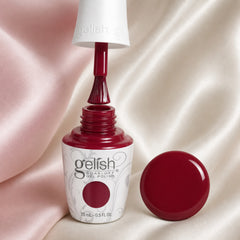 Detalle de esmalte en gel Gelish Hello, Merlot!, color Borgoñas acabado Cream