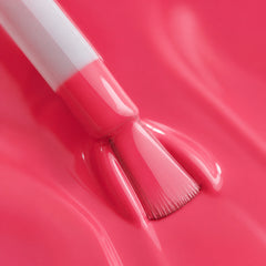 Detalle de esmalte en gel Gelish Passion, color Rosas acabado Cream