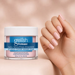 Mano sosteniendo polvo acrílico Gelish ProHesion Nail Sculpting Powder Studio Cover Warm Pink