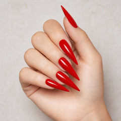 Gelish Soft Gel Tips Long Stiletto en uso durante la aplicación