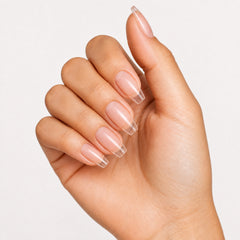 Gelish Soft Gel Tips Medium Coffin en uso durante la aplicación