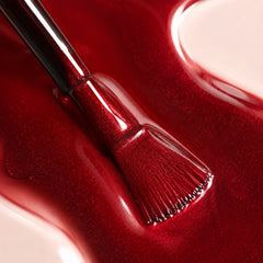 Detalle de esmalte tradicional Morgan Taylor What's Your Poinsettia?, color Rojos acabado Shimmer