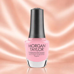 Frasco de esmalte tradicional Morgan Taylor You're So Sweet You're Giving Me a Toothache, color Rosas acabado Cream, 15 ml